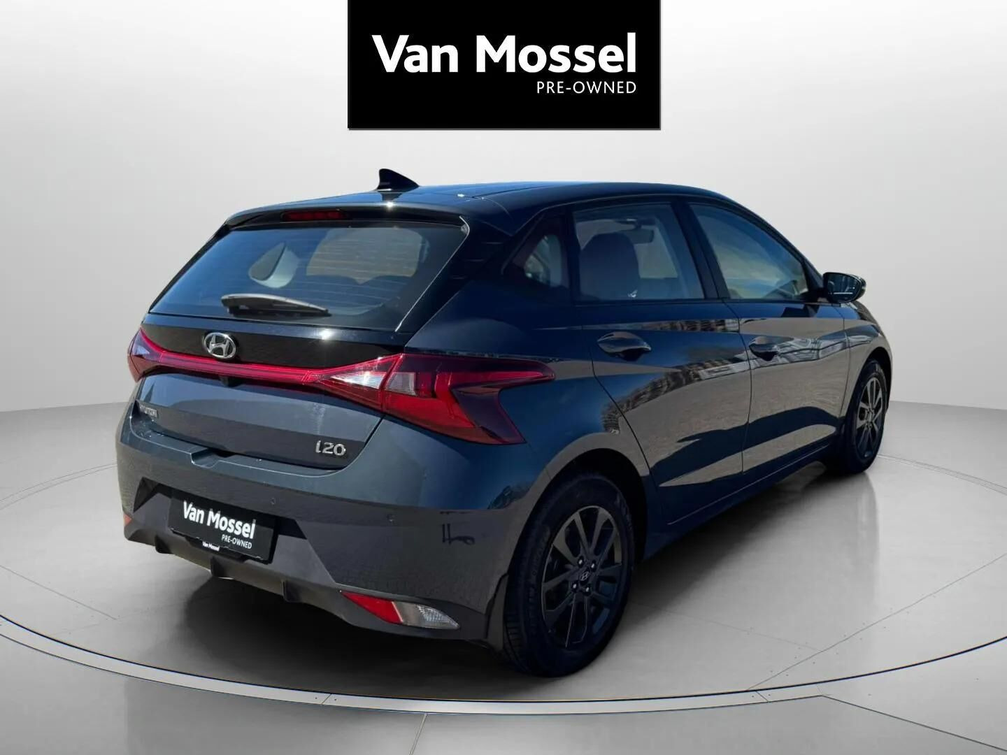 Grå Hyundai i20 fra 2023