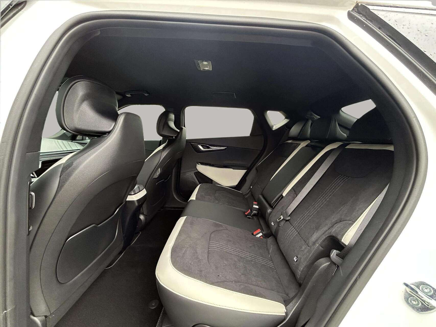 Hvid Kia EV6 fra 2025