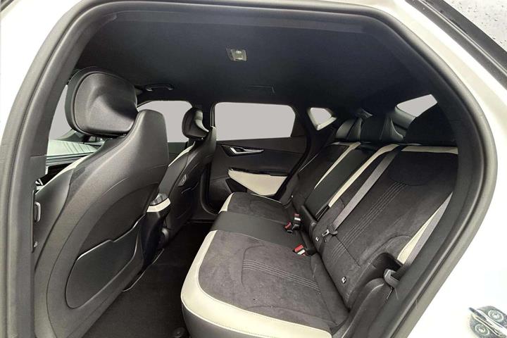 Hvid Kia EV6 fra 2025
