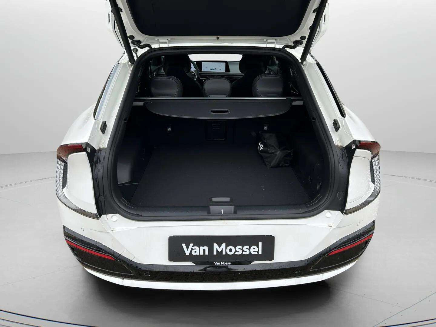 Hvid Kia EV6 fra 2025