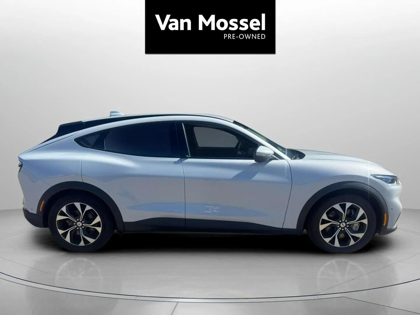 Hvid Ford Mustang Mach-E fra 2022