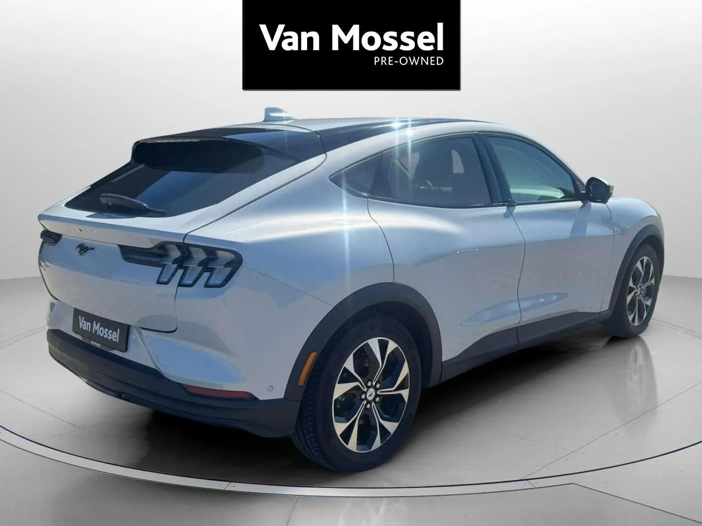 Hvid Ford Mustang Mach-E fra 2022