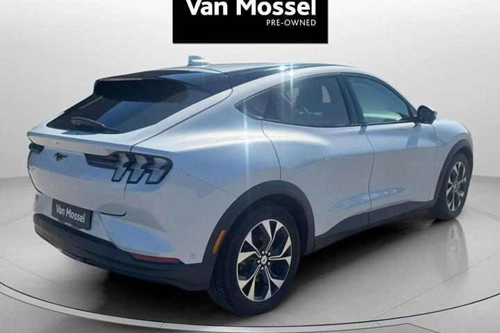 Hvid Ford Mustang Mach-E fra 2022