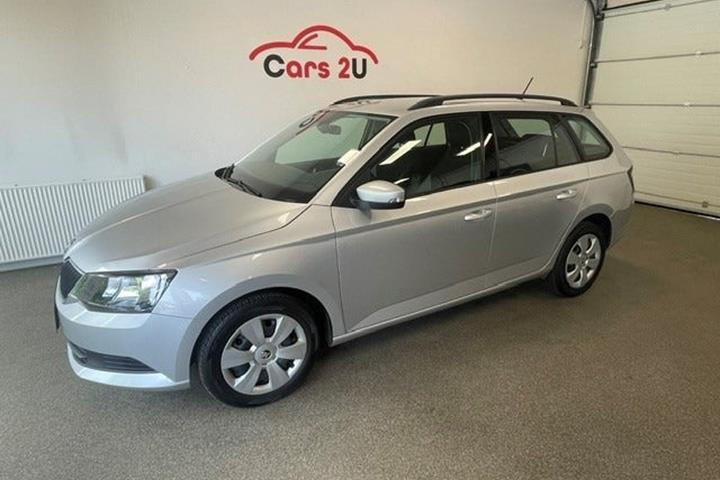 Sølv Skoda Fabia fra 2017 set udefra
