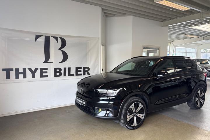 Sort Volvo XC40 fra 2023 set udefra