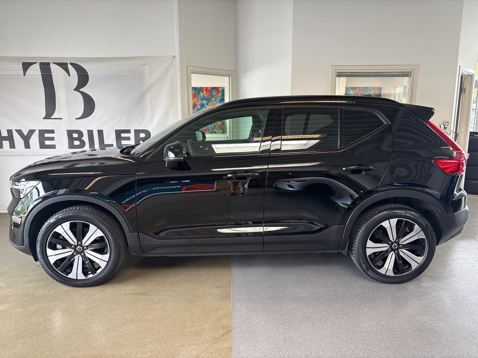 Sort Volvo XC40 fra 2023