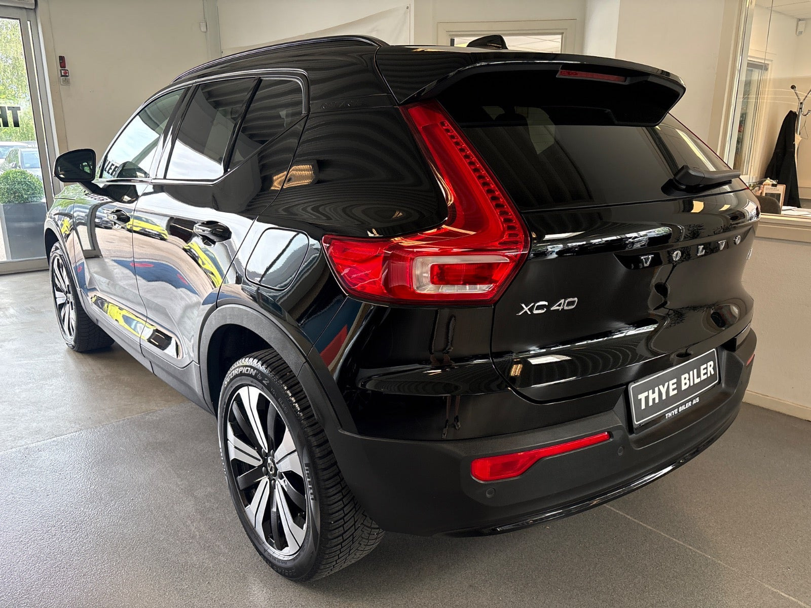 Sort Volvo XC40 fra 2023