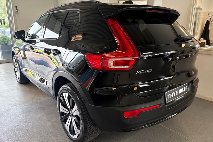 Sort Volvo XC40 fra 2023