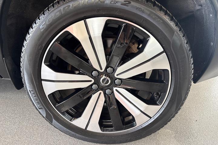 Sort Volvo XC40 fra 2023
