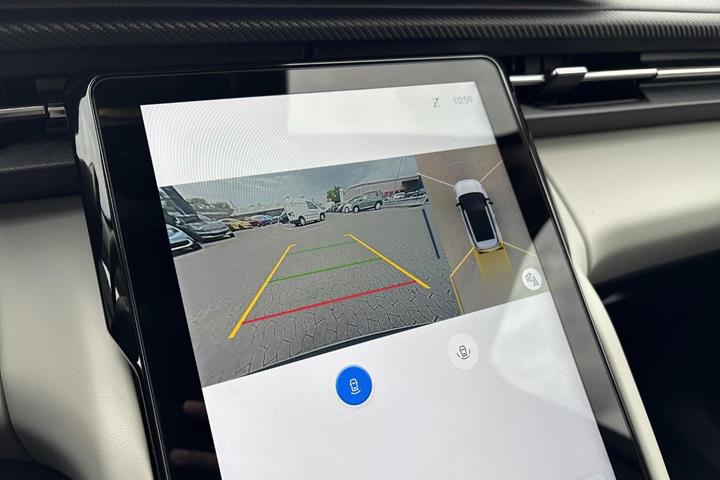 Grå Ford Explorer fra 2025