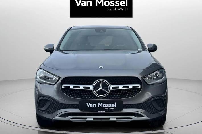 Grå Mercedes GLA250 e fra 2020