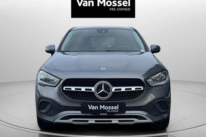 Grå Mercedes GLA250 e fra 2020