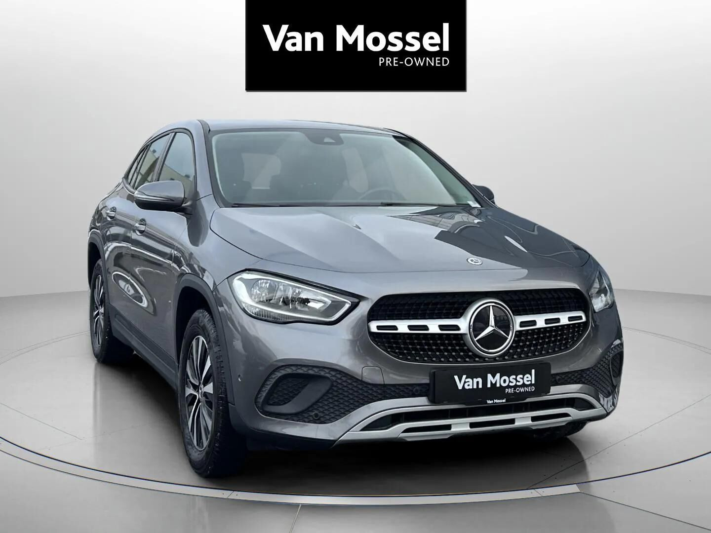 Grå Mercedes GLA250 e fra 2020
