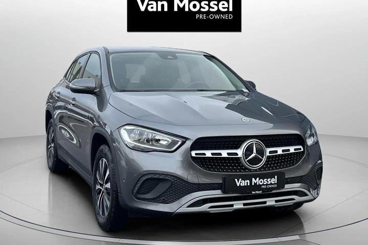 Grå Mercedes GLA250 e fra 2020