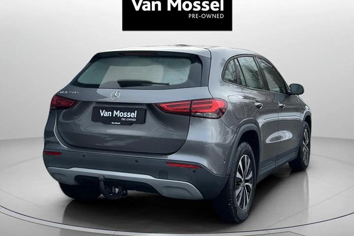 Grå Mercedes GLA250 e fra 2020