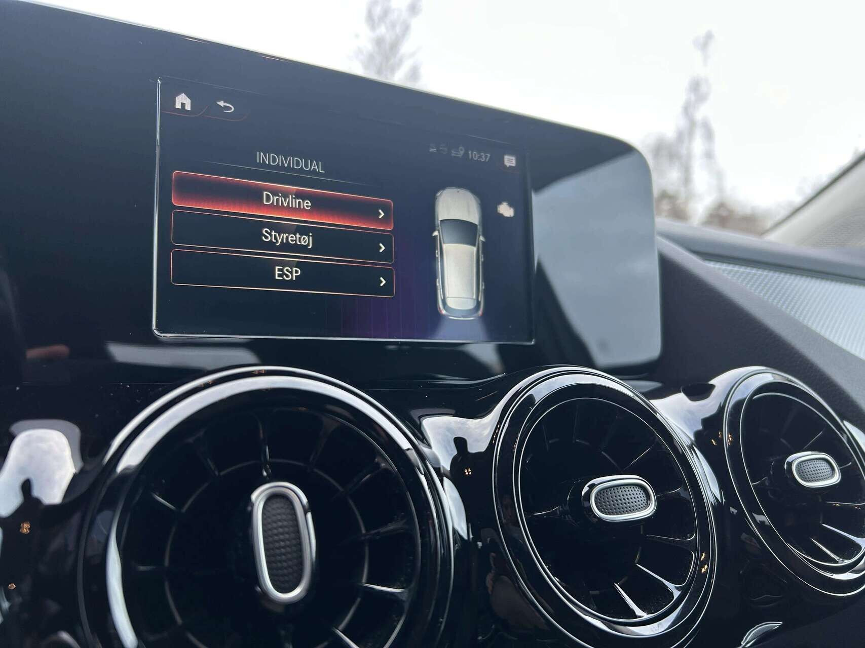 Grå Mercedes GLA250 e fra 2020