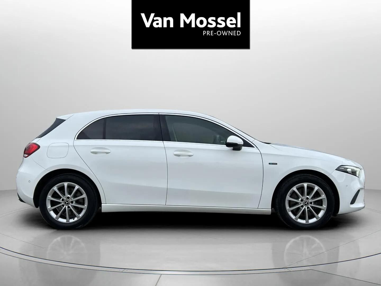 Hvid Mercedes A250 e fra 2020