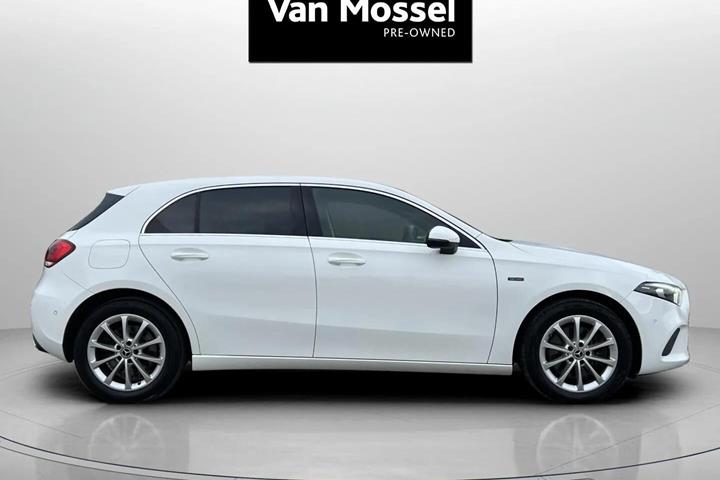 Hvid Mercedes A250 e fra 2020