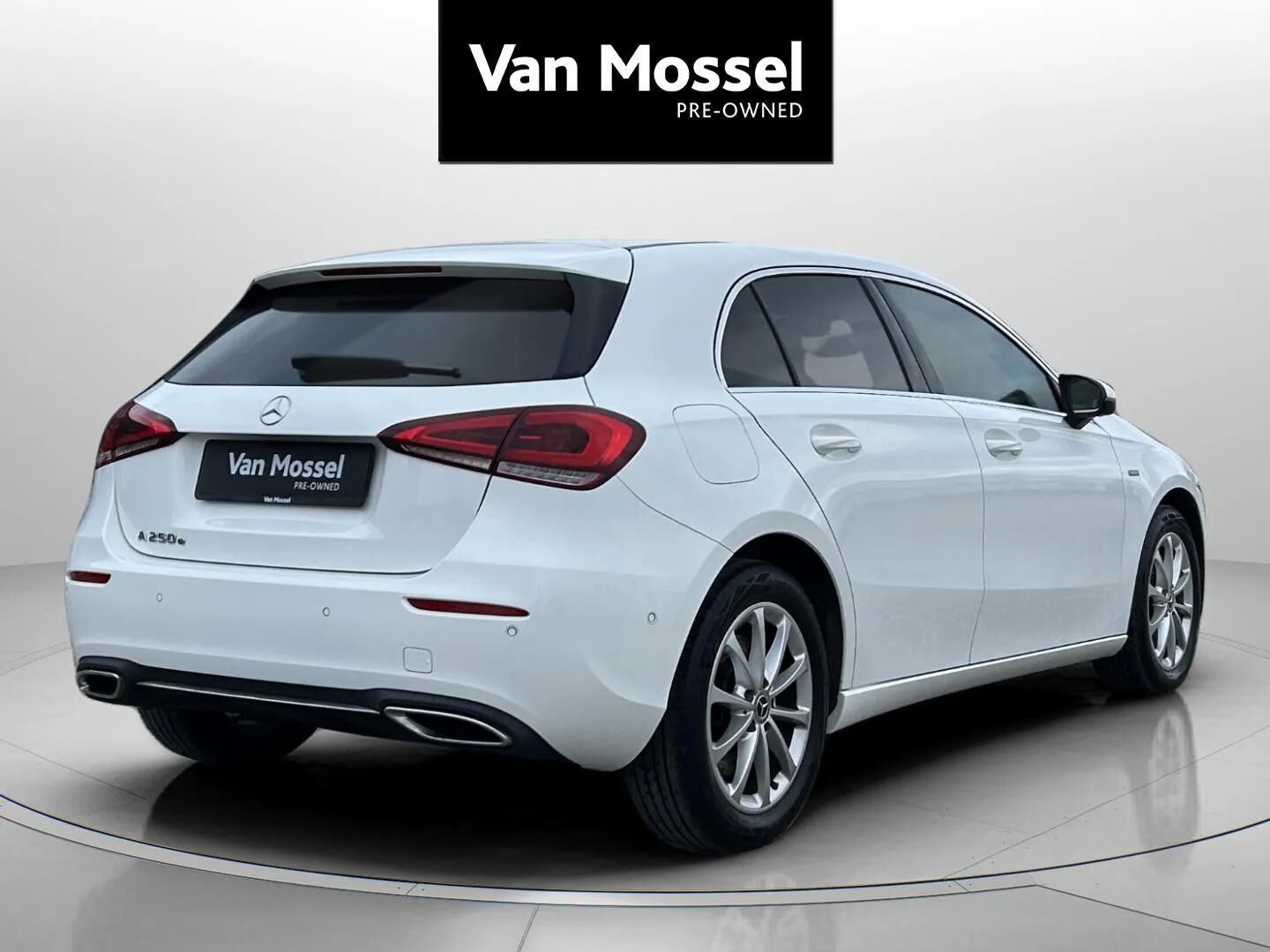 Hvid Mercedes A250 e fra 2020