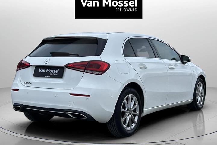 Hvid Mercedes A250 e fra 2020