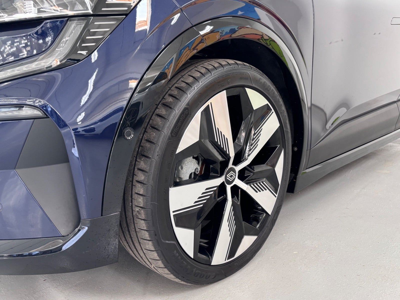 Blå Renault Megane E-Tech fra 2023