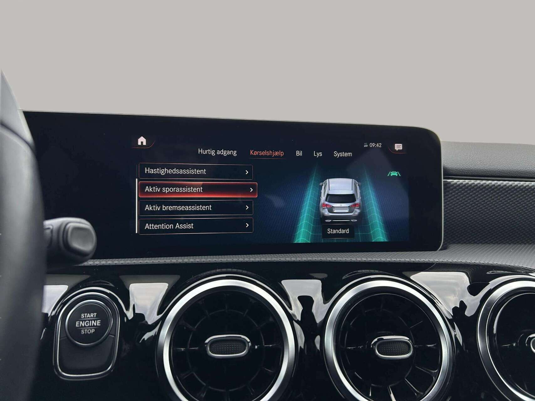 Hvid Mercedes A250 e fra 2020