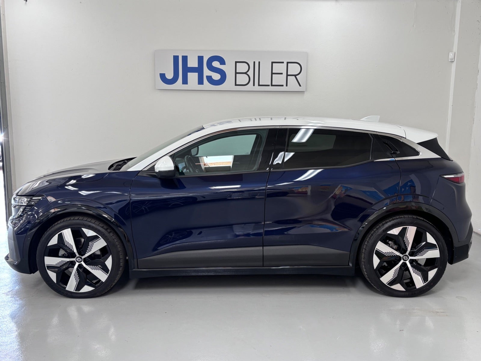 Blå Renault Megane E-Tech fra 2023