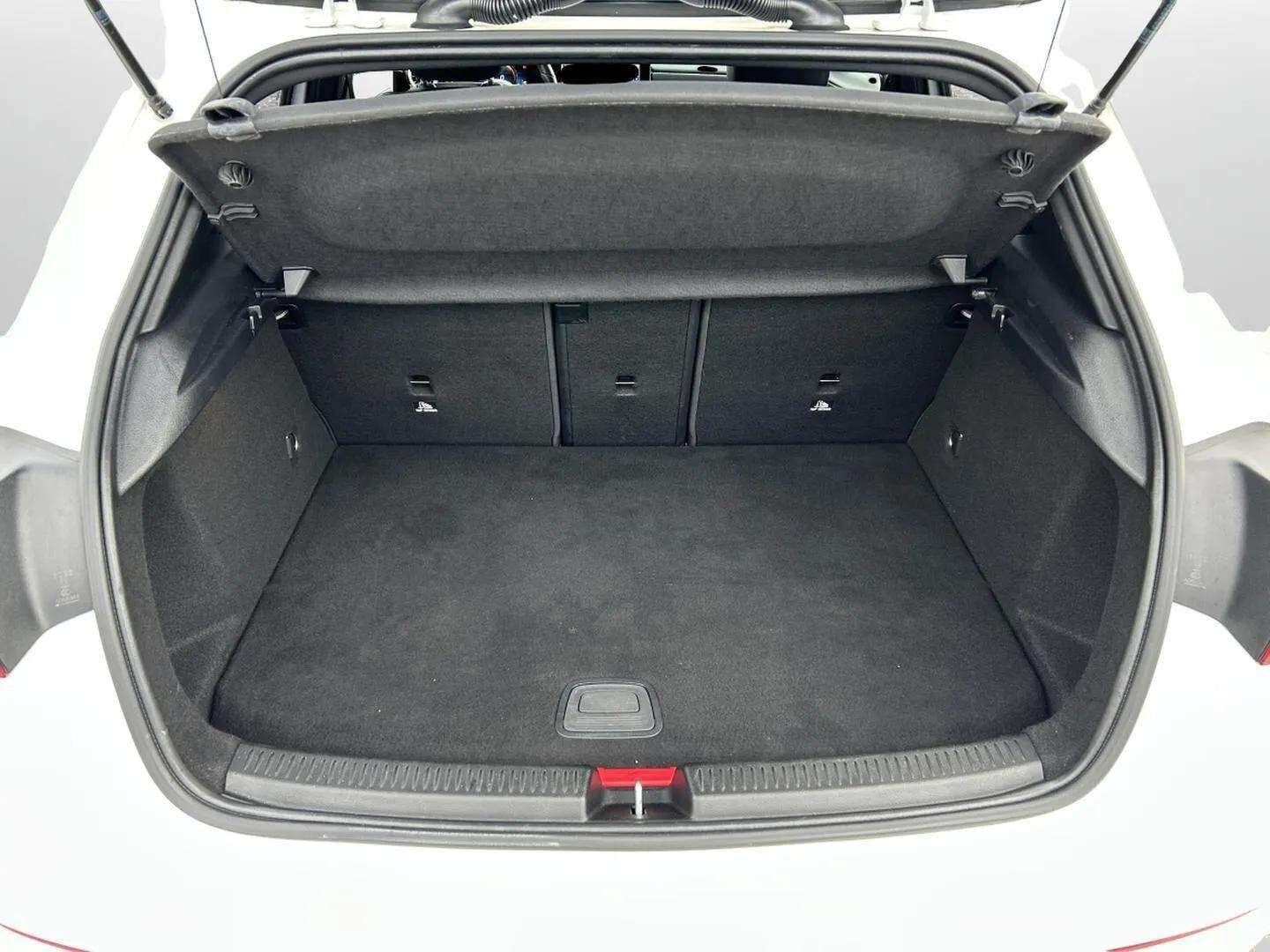 Hvid Mercedes A250 e fra 2020