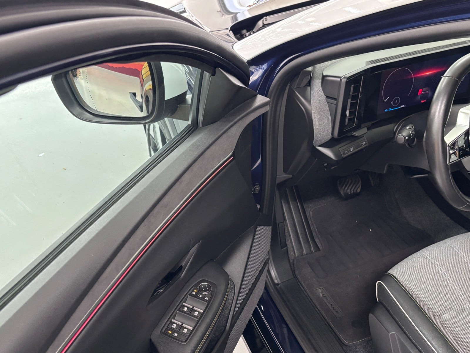 Blå Renault Megane E-Tech fra 2023