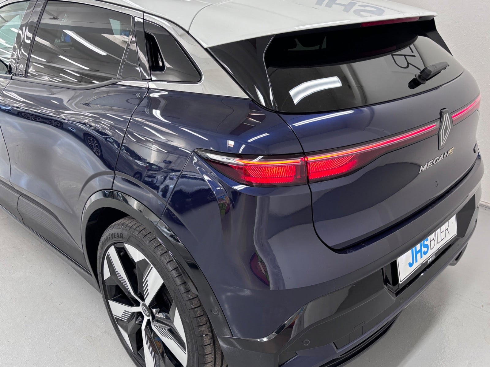 Blå Renault Megane E-Tech fra 2023