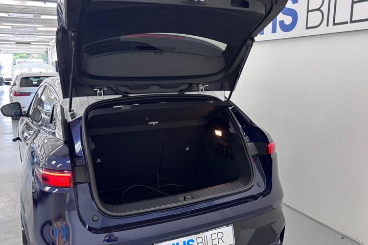 Blå Renault Megane E-Tech fra 2023