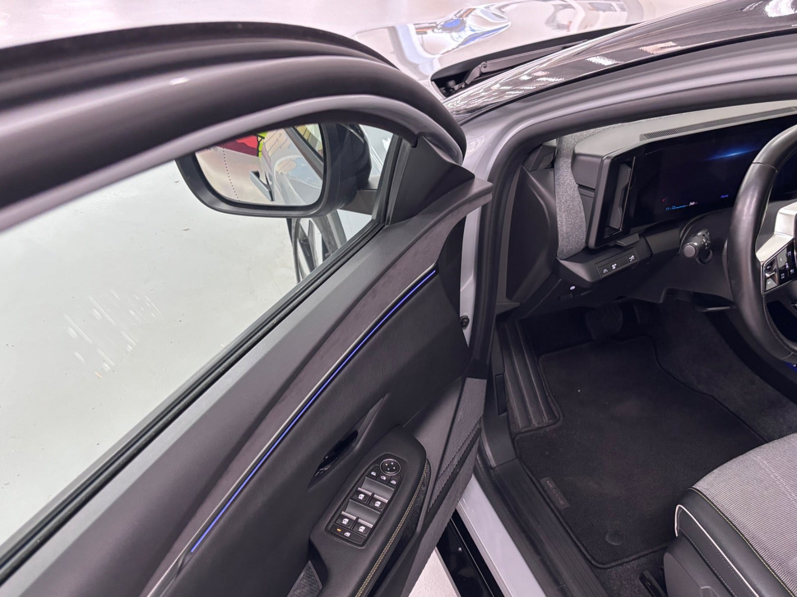 Grå Renault Megane E-Tech fra 2024
