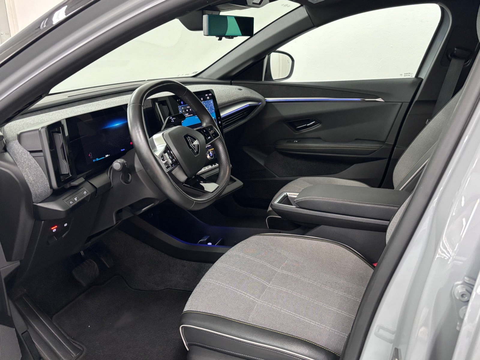 Grå Renault Megane E-Tech fra 2024