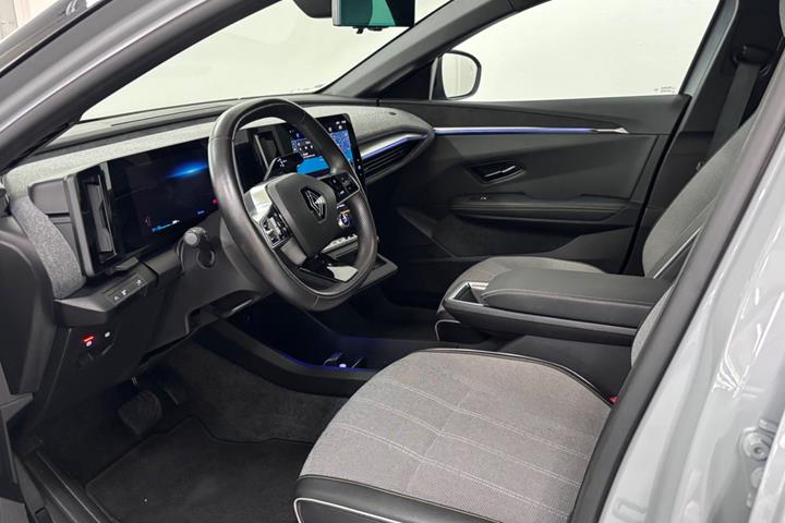 Grå Renault Megane E-Tech fra 2024