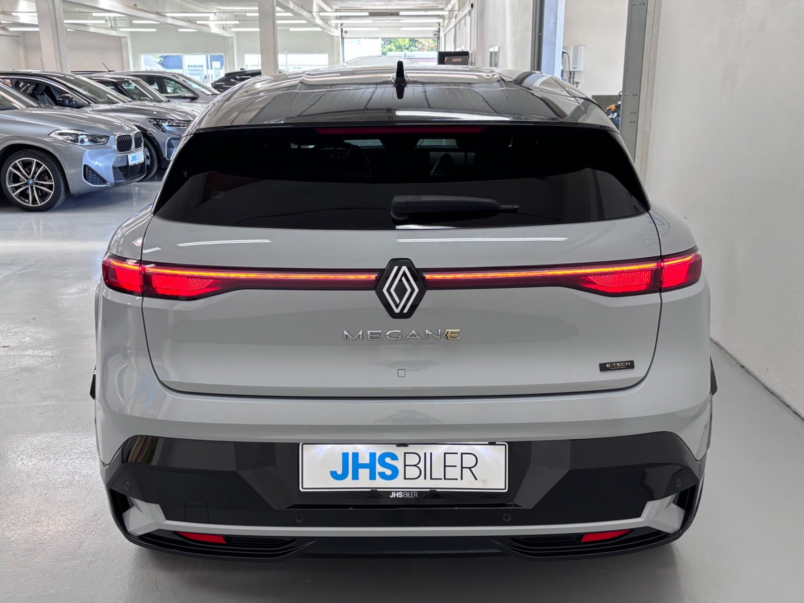 Grå Renault Megane E-Tech fra 2024
