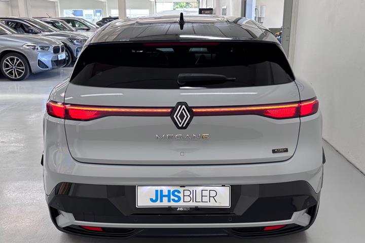 Grå Renault Megane E-Tech fra 2024