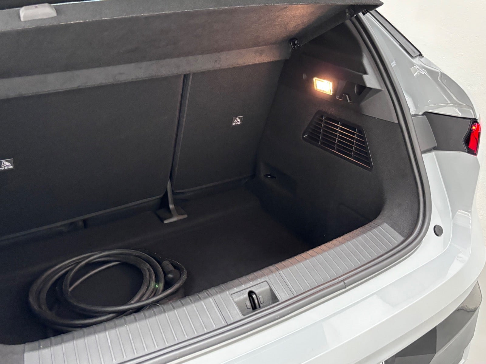 Grå Renault Megane E-Tech fra 2024