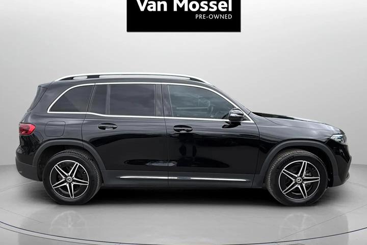 Sort Mercedes EQB 250+ fra 2024