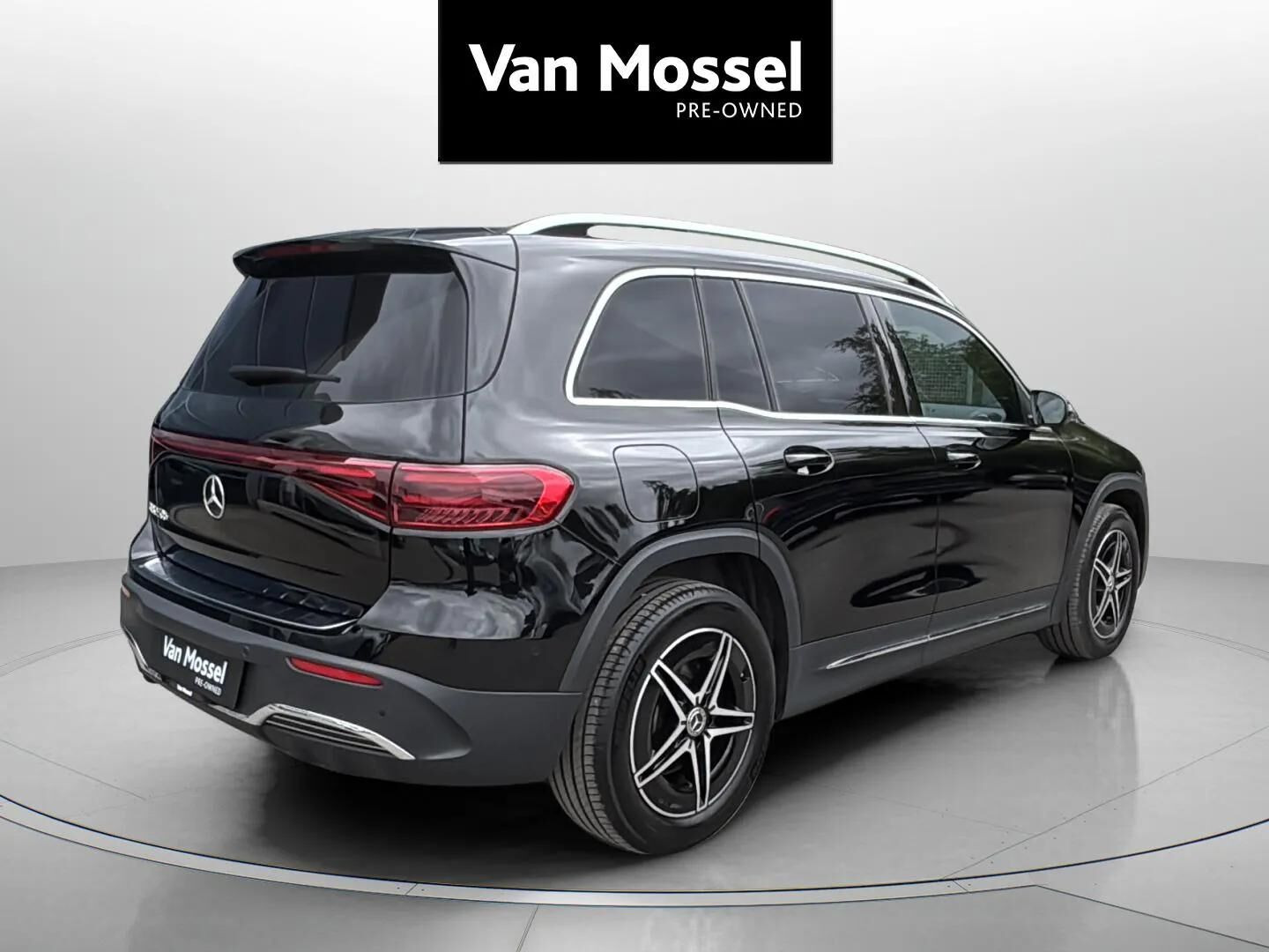 Sort Mercedes EQB 250+ fra 2024