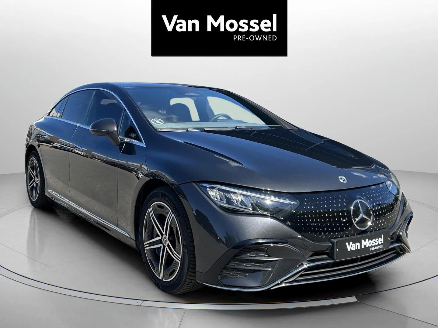 Grå Mercedes EQE 350 fra 2023