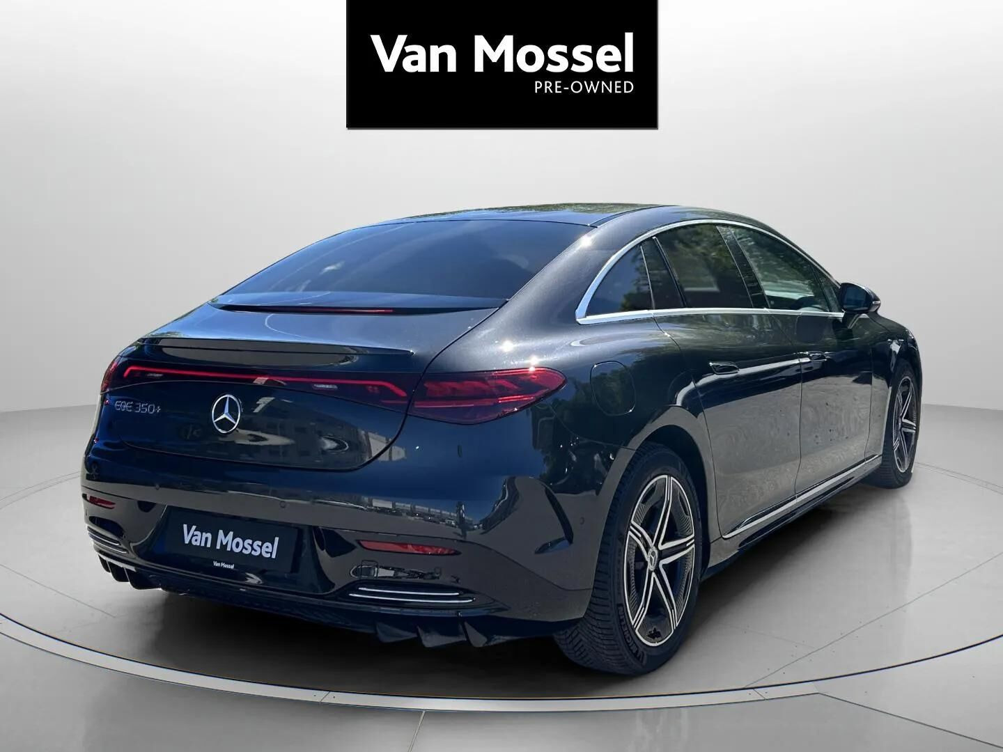 Grå Mercedes EQE 350 fra 2023
