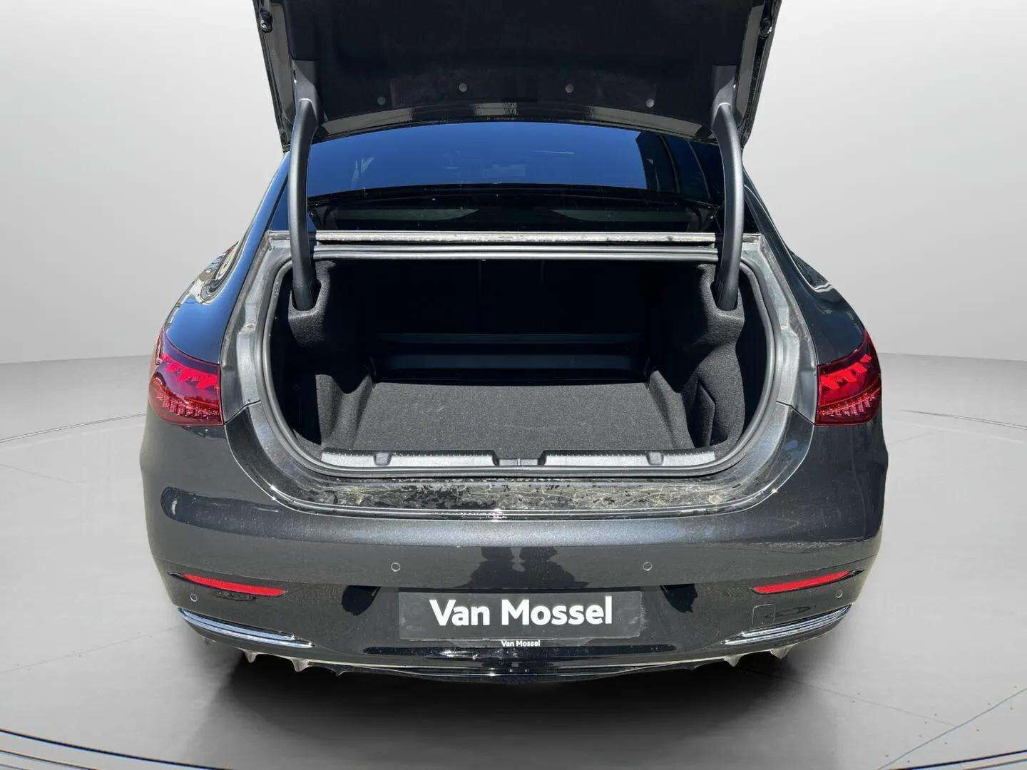Grå Mercedes EQE 350 fra 2023