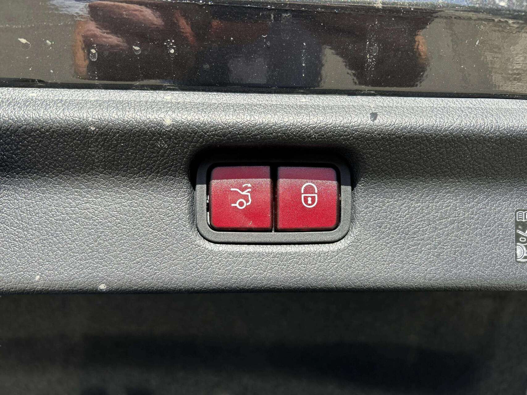 Grå Mercedes EQE 350 fra 2023