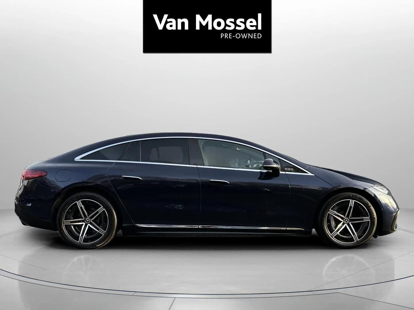 Blå Mercedes EQS 450+ fra 2023