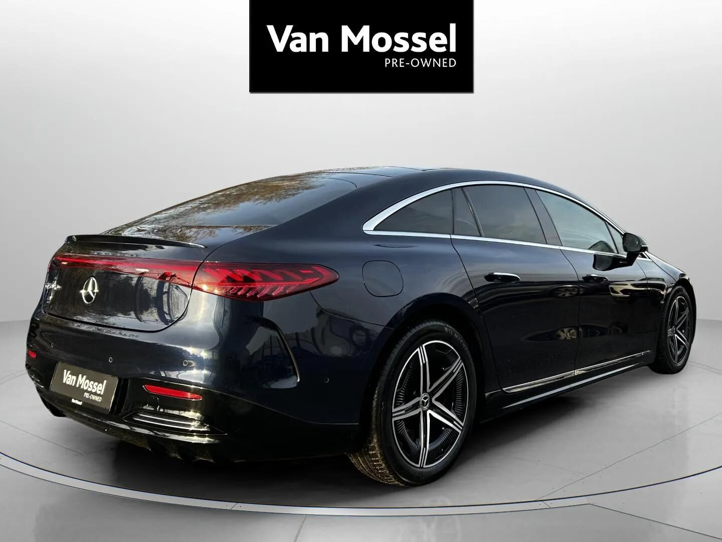 Blå Mercedes EQS 450+ fra 2023