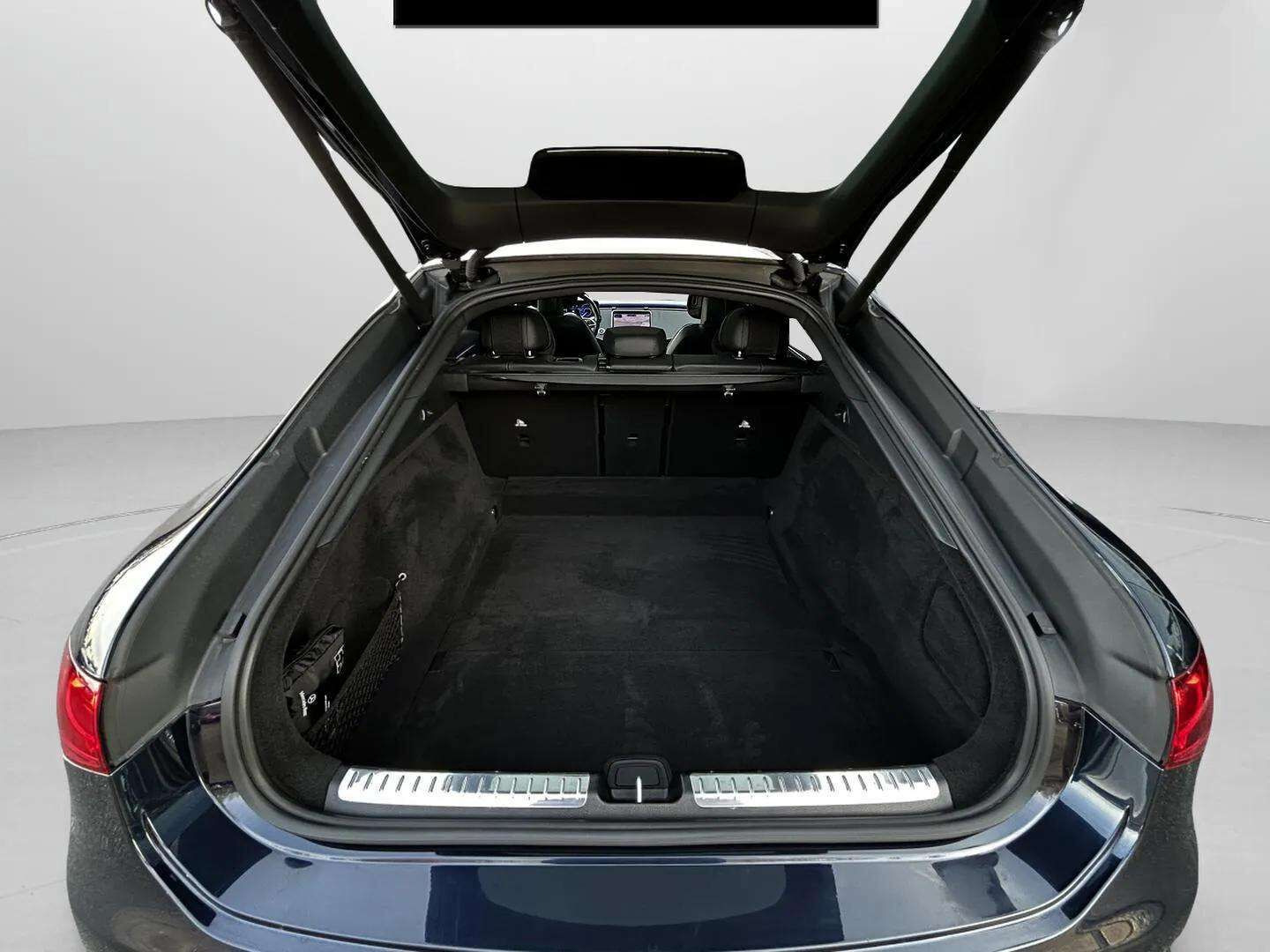 Blå Mercedes EQS 450+ fra 2023