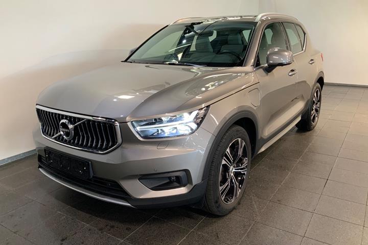 Orange Volvo XC40 fra 2021