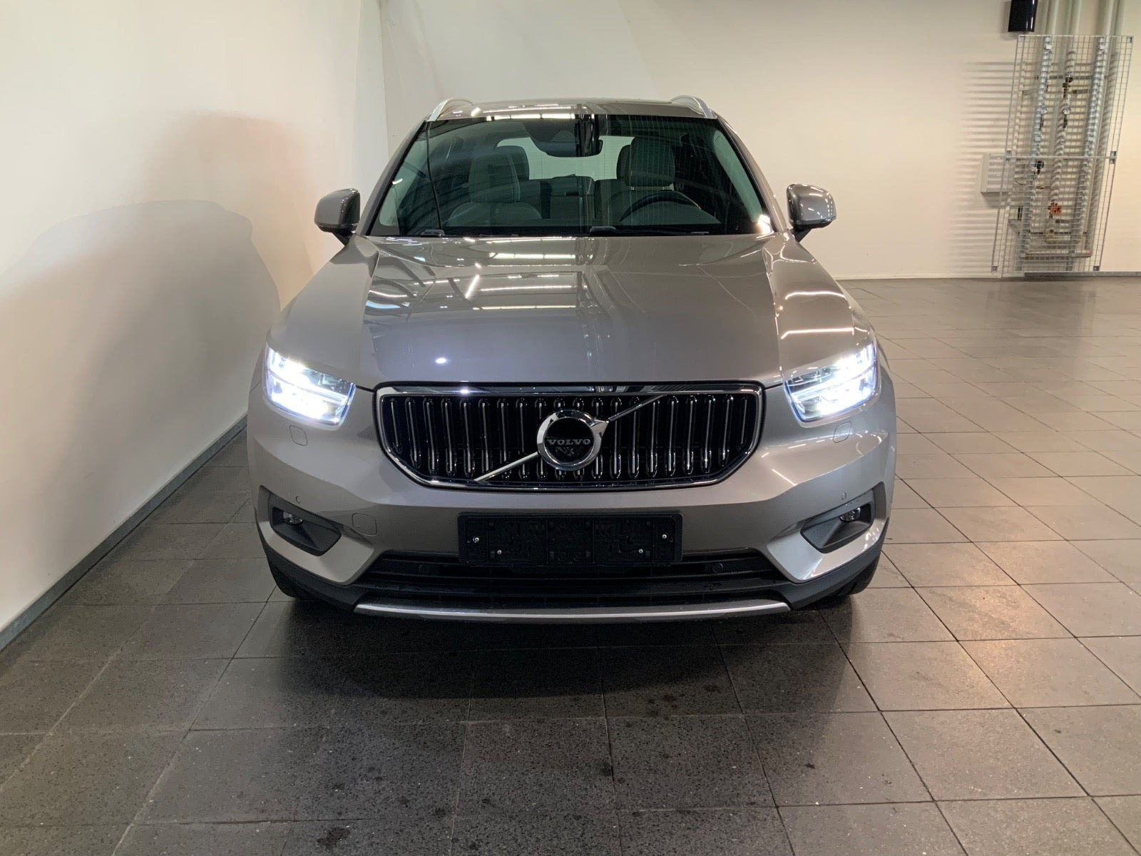 Orange Volvo XC40 fra 2021