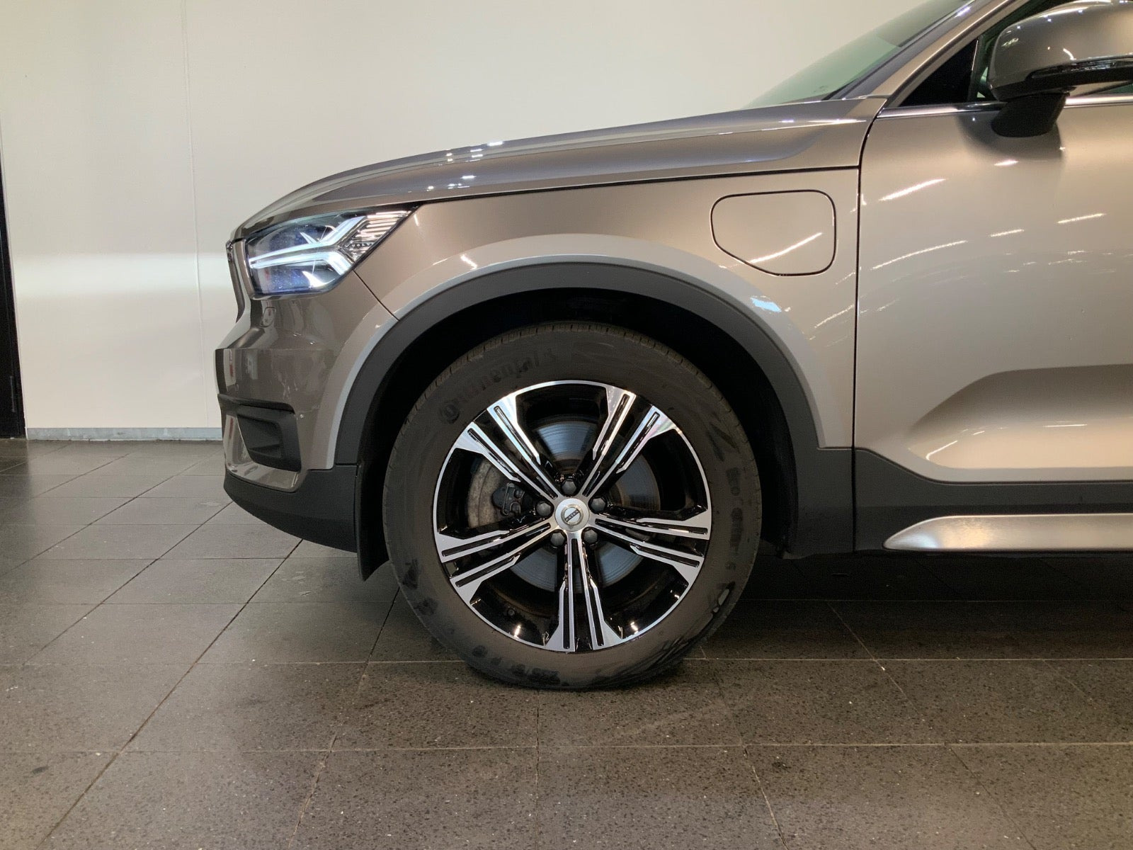 Orange Volvo XC40 fra 2021