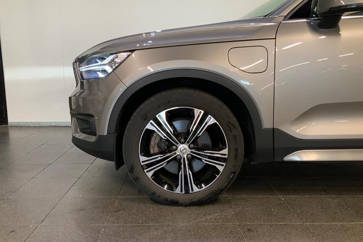Orange Volvo XC40 fra 2021